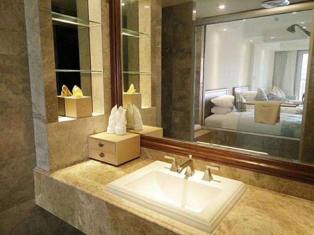 Sanya Shanghai Huating Boutique Resort Hotel Exterior photo